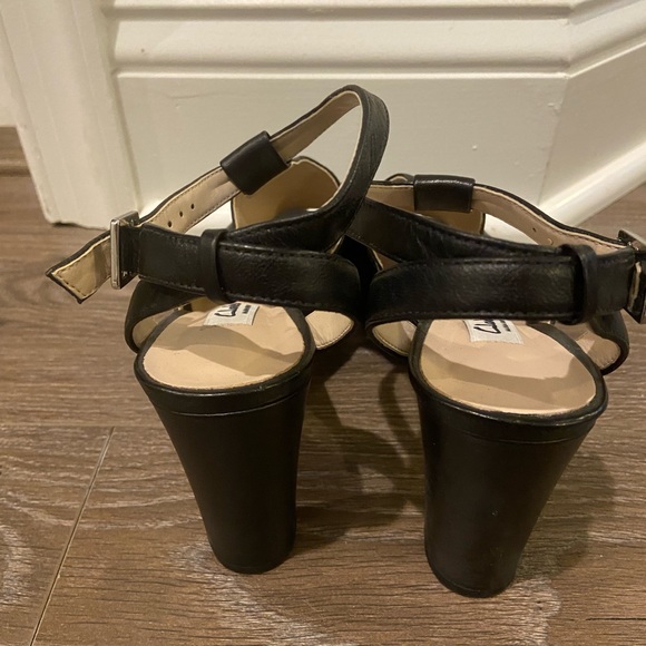 Black Clark’s sandals 6.5 - Picture 4 of 4